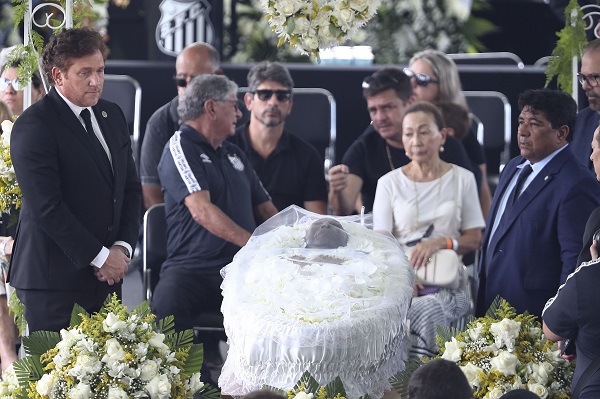 Una de las carpas, situada en el centro de la cancha, albergará el féretro con los restos mortales de Edson Arantes do Nascimento “Pelé”.