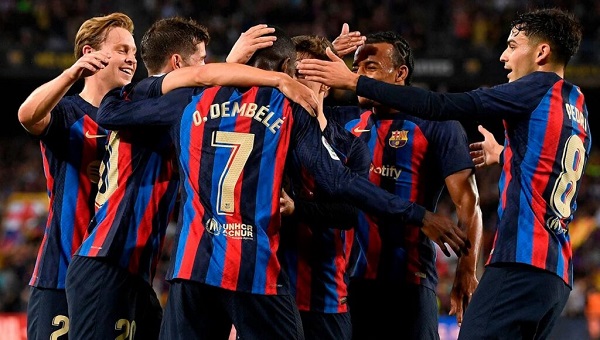 Barcelona juega de local en el Camp Nou, frente a los ‘diablos rojos’ de Inglaterra, que vienen confiados a dar la sorpresa en el territorio español.