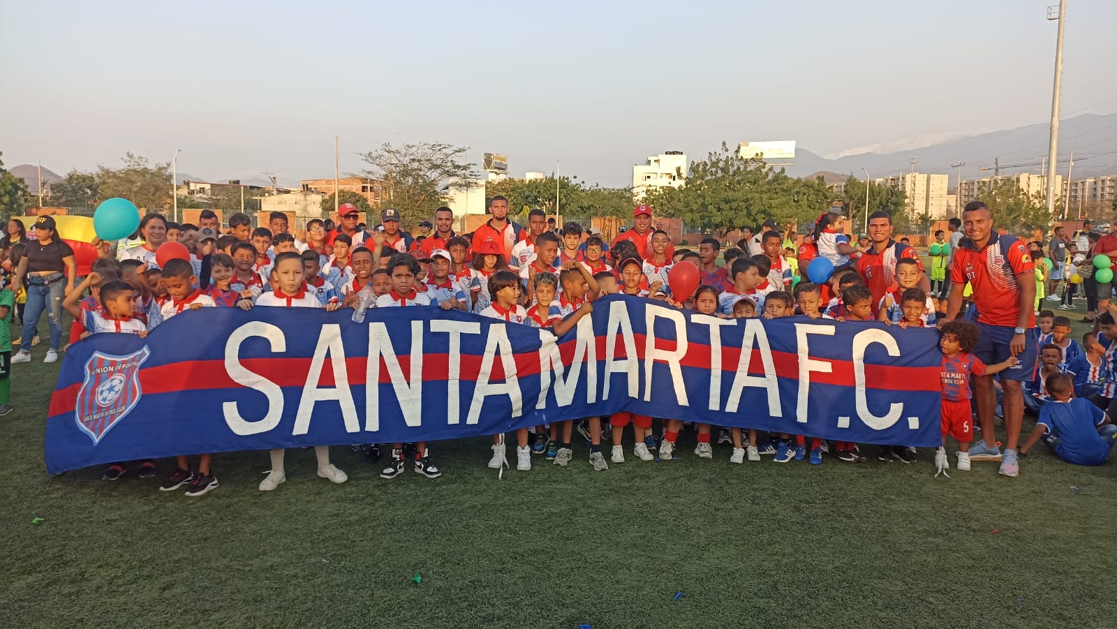 Unión deportiva Santa Marta Fútbol Club, preparado para enfrentarse a rivales internacionales en territorio local.