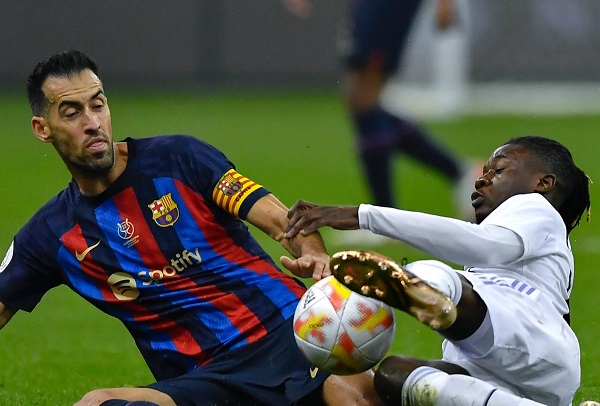 Barcelona y Real Madrid se miden nuevamente en un clásico que decidirá cuál de las dos escuadras estará en la final de la Copa del Rey.