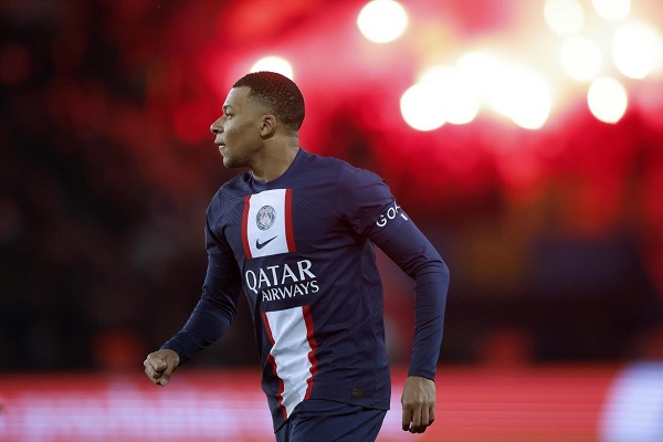 Kylian Mbappe del Paris Saint Germain durante un partido de fútbol de la Ligue 1 francesa en París, Francia. FEF 