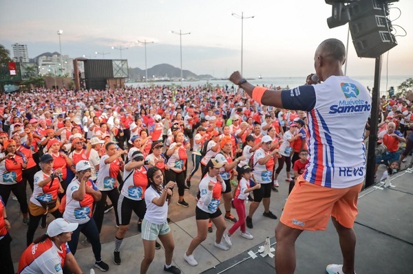 El atardecer en la bahía más linda de América fue testigo de la maratónica jornada de ejercicios al aire libre.