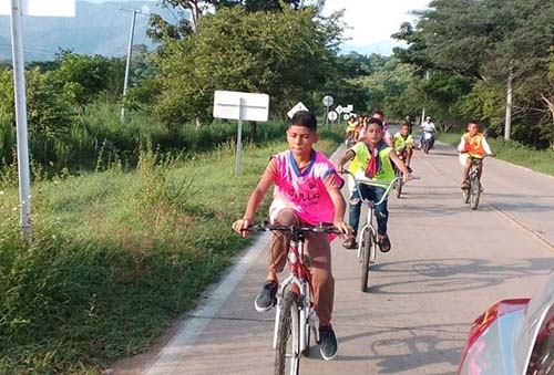 Las actividades físicas ayudan a potenciar el deporte en los menores logrando avanzar en su desarrollo.