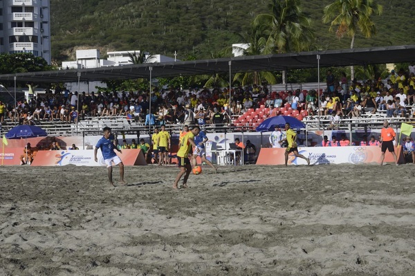 Colombia venció 6-4 a Ecuador y continúa en la cima de la clasificación.