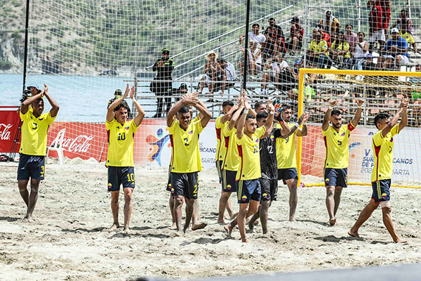 El fútbol playa fue la actividad junto con el rugby más esperado de todos mientras que la escuadra pudo avanzar, con dos triunfos el seleccionado tricolor es líder en el grupo que comparte con Ecuador, Panamá y Paraguay.
