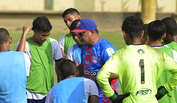 Carlos Silva formador del semillero del equipo ‘Unión Promesas’.
