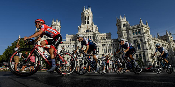 Kuss se mantiene en la cima y la competición sigue más picante que nunca, se espera una jornada de infarto por parte de los ciclistas.