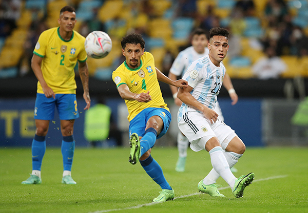 : El duelo de Brasil vs Argentina acapara no solo en las eliminatorias de Conmebol, sino a nivel mundial. AP