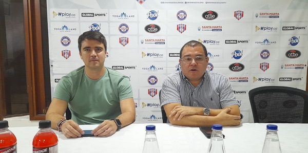 El nuevo gerente del equipo bananero Orlando Zúñiga junto al presidente del equipo Alberto Mario Garzón.