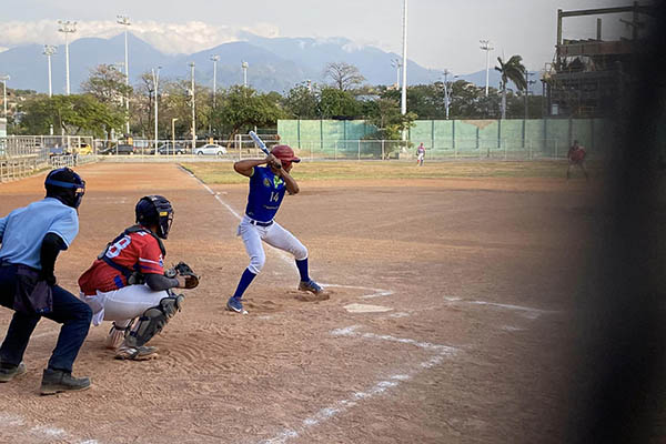 La Liga de Sóftbol trabaja para preparar a sus atletas para los próximos desafíos, tanto en el ámbito nacional como universitario.