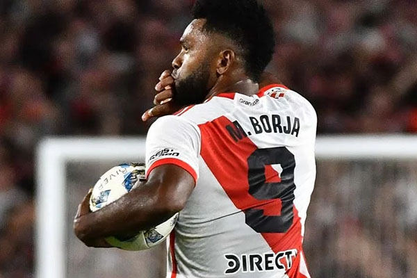 Miguel Ángel Borja está a un paso de estar en el top de los 10 máximos goleadores internacionales del equipo de River Plate.