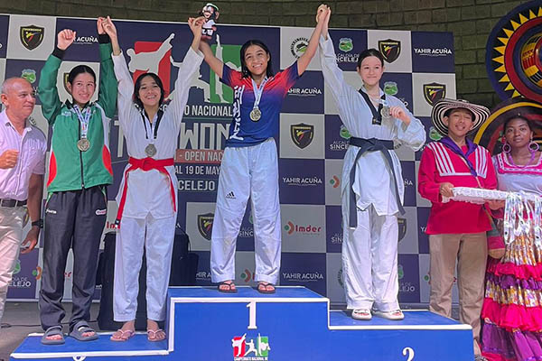En la imagen los deportistas magdalenenses que lograron estar en lo más alto de la competición nacional de Taekwondo. 