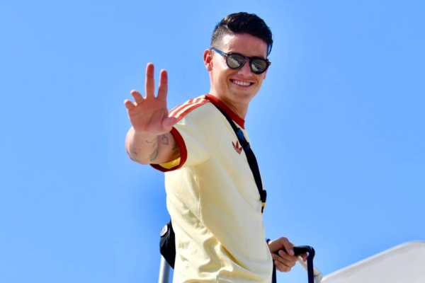James Rodríguez abordando el avión rumbo a Houston/Redes Sociales.  
