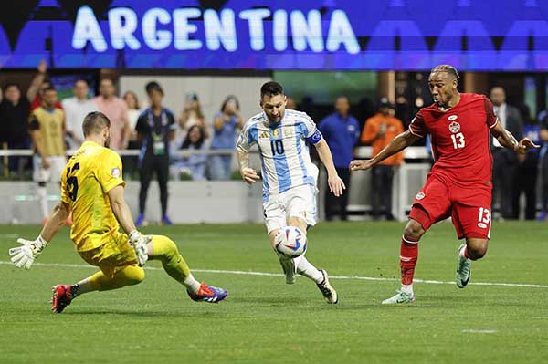 Lionel Messi controló el juego y condujo a la Selección Argentina hacia la victoria, pese a haber desaprovechado varias oportunidades de gol.