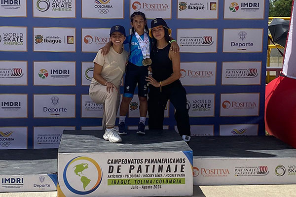 En la imagen Shaira Sofía González Fajardo alzando sus medallas en el Panamericano de Ibagué. 