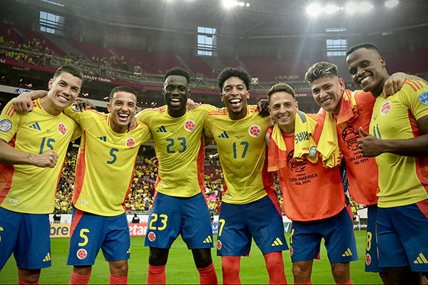 La selección Colombia, va por tres puntos que lo ubiquen en la cima de la tabla de posiciones ya que actualmente es tercera detrás de Uruguay y Argentina.