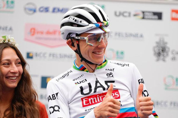 Pogacar, también campeón del mundo este 2024, espera ganar en Lombardía un trofeo que, en caso de producirse, sería la primera vez que un ciclista se lo lleva con el maillot arcoíris