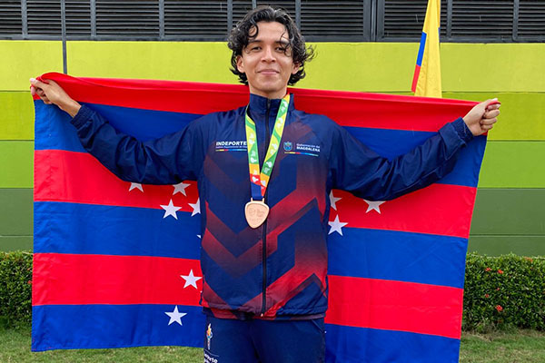  Luis Ángel Becerra Tapeiro conquistó el bronce en tiro deportivo, modalidad de rifle de aire 10 metros en Juveniles Nacionales.
