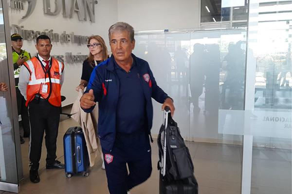 Jorge Luis Pinto arribando a Santa Marta con el equipo tras salir campeón del torneo de ascenso ll. Foto Ly Erick Amasyfuen Jorge Luis Pinto arribando a Santa Marta con el equipo tras salir campeón del torneo de ascenso ll. Foto Ly Erick Amasyfuen