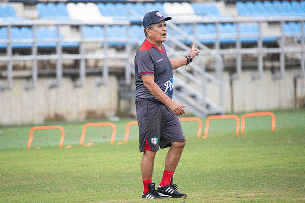 “He recorrido el mundo, he estado en estadios con 80.000 personas, y jamás pasó algo así”. Declaró Jorge Luis Pinto. “He recorrido el mundo, he estado en estadios con 80.000 personas, y jamás pasó algo así”. Declaró Jorge Luis Pinto.