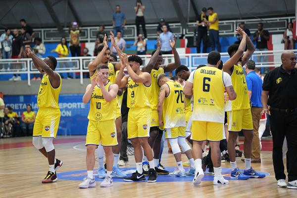 Selección Colombia de baloncesto celebra su clasificación al Americup de baloncesto. Brillante actuación de Romario Roque.