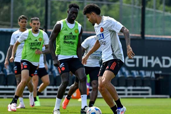 Luis Díaz, Davinson Sánchez, Daniel Muñoz, Richard Ríos, en entrenamiento con la Selección Colombia. Foto Federación Colombiana de Fútbol/EFE.