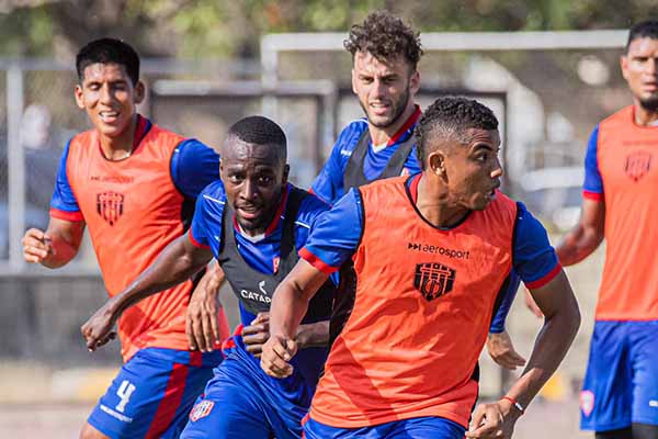 Jugadores del Unión Magdalena entrenando para el partido frente a Deportivo Pereira.