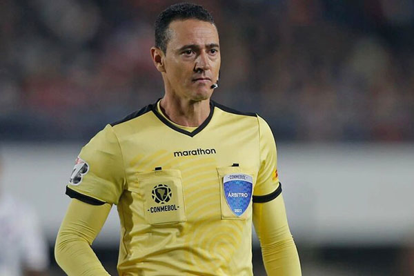 Wilmar Alexander Roldán Pérez, árbitro internacional de fútbol colombiano, que posee dicha categoría desde 2008.