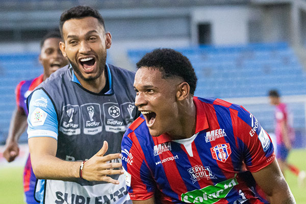 José mercado y Eduard Esteban celebrando el segundo gol en el partido contra Deportivo Pereira.