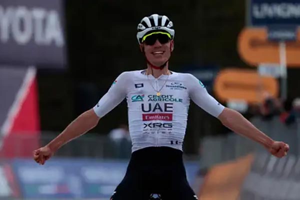Juan Ayuso, ciclista español perteneciente al equipo Red Bull, ganador de la séptima etapa del Giro de Italia.