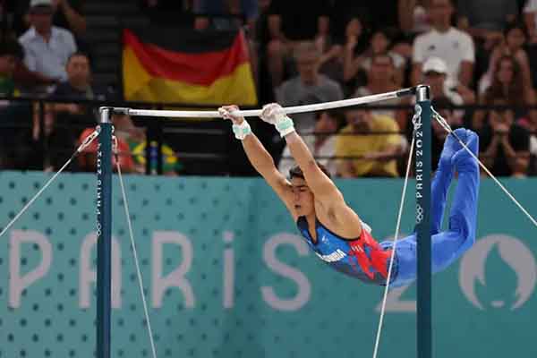 Ángel Barajas, gimnasta colombiano ganador de la medalla de plata en los Juegos Olímpicos de París 2024.