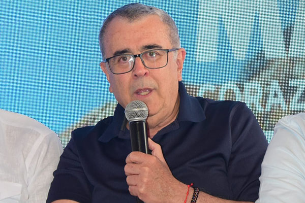 Javier Hernández Bonnet, Director de deportes del canal Caracol.