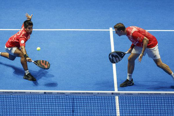 Jugadores de Padel en una competencia internacional. Foto referencia /EFE