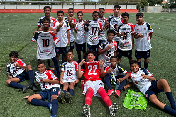 Equipo Pre-Juvenil de Santa Marta F.C. luego de ganar un partido en el Torneo Nacional. Foto archivo EL INFORMADOR