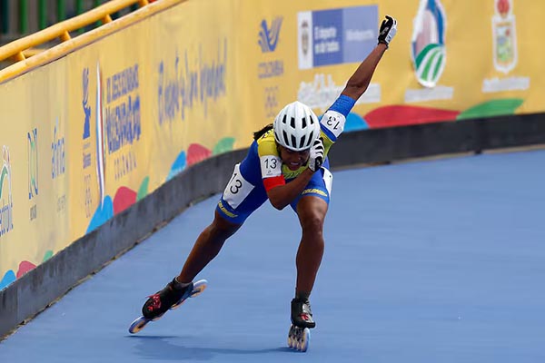 Maria Fernanda Timms, patinadora samaria quien se acaba de coronar como campeona mundial en Chengdú, China. Foto EFE 