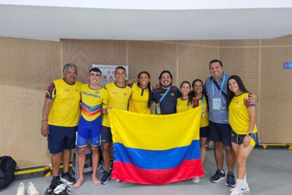 Delegación colombiana de patinaje que se coronó campeona en los Juegos Mundiales de Chengdú en China. Foto Mindeportes