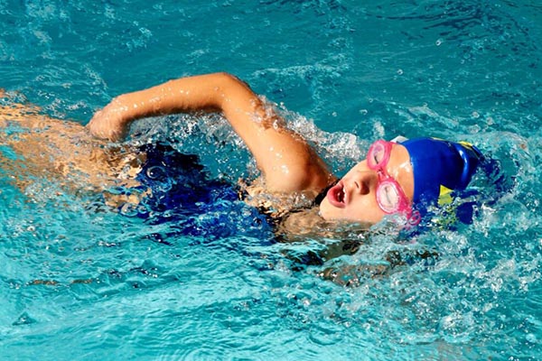 Tiffany Murillo, nadadora colombiana que logró la medalla de plata en los 1500 metros estilo libre en los Panamericanos Junior en Paraguay. Foto Comité Olímpico Colombiano