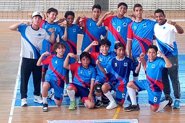 Selección de voleibol masculino del Colegio Aluna, quienes se coronaron como Campeones en los Juegos Intercolegiados. Foto cortesía Colegio Aluna Selección de voleibol masculino del Colegio Aluna, quienes se coronaron como Campeones en los Juegos Intercolegiados. Foto cortesía Colegio Aluna