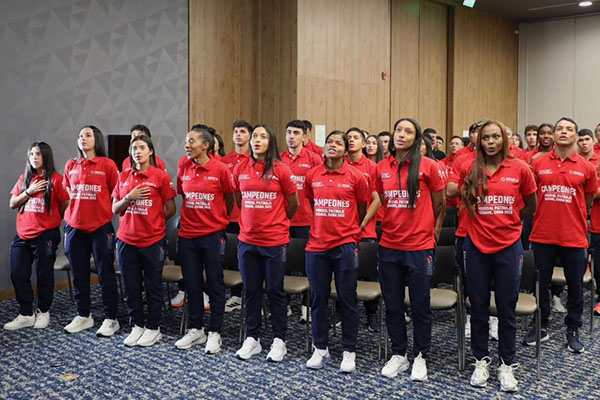 Delegación colombiana de patinaje de velocidad que lograron el campeonato mundial en China. Foto Comité Olímpico Colombiano 
