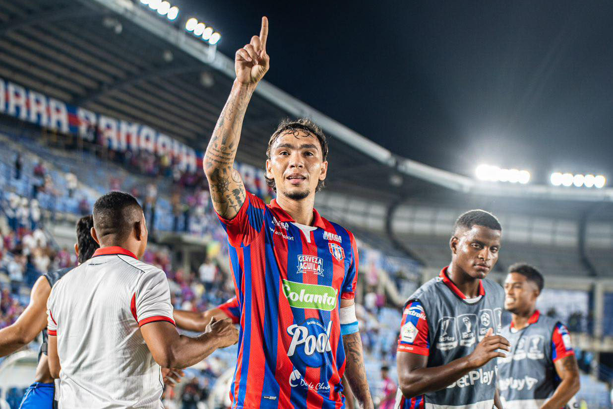 Ricardo ‘El Caballo’ Márquez, celebrando su gol contra envigado en el estadio ‘Sierra Nevada’. Foto tomada de Unión Magdalena S.A en Facebook  