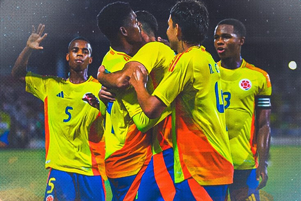 Jugadores e la selección Colombia sub 17 celebrando el haber conseguido el cupo al Mundial de Qatar. Foto Federación Colombiana de Fútbol