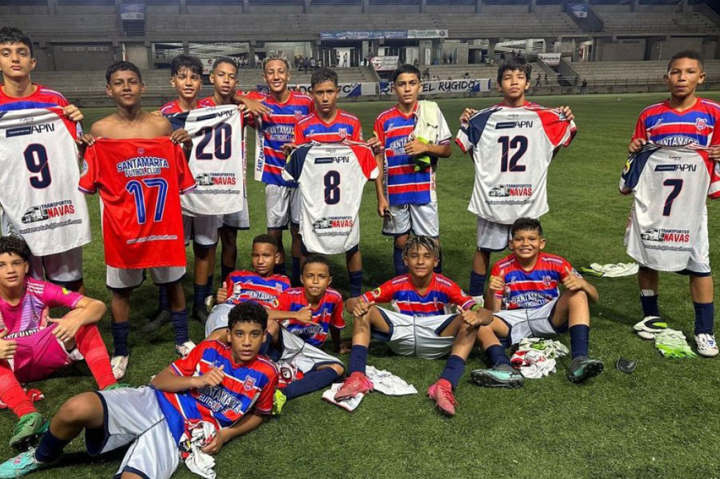 Jugadores de Unión Deportiva Santa Marta FC quienes hoy buscarán clasificar a la fase final del Torneo Nacional. Foto cortesía Santa Marta FC