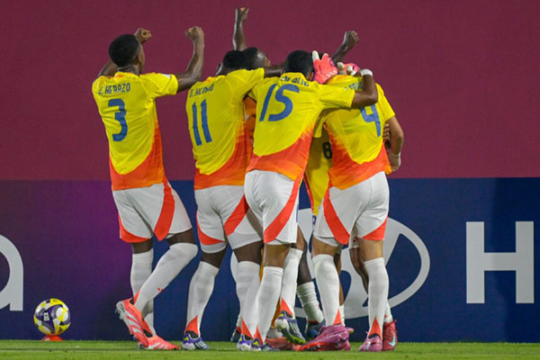 Jugadores de la selección Colombia sub 17 celebrando el gol conseguido frente a Alemania en la primera fecha del Campeonato Mundial. Foto Federación Colombiana de Fútbol