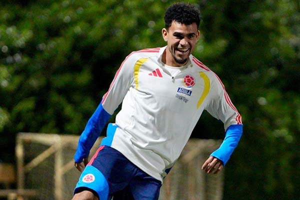 Luis Fernando Díaz, delantero de la Selección Colombia y del Bayern Múnich realizando trabajos de preparación para los amistosos previos a la Copa Mundial. Foto Federación Colombiana de fútbol