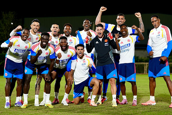 Jugadores de la selección Colombia de mayores al terminar una práctica para el amistoso de hoy. Foto Federación Colombiana de Fútbol