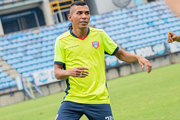 Fabián Cantillo, volante mixto y capitán del Unión realizando el entrenamiento del día. Foto Facebook Unión Magdalena