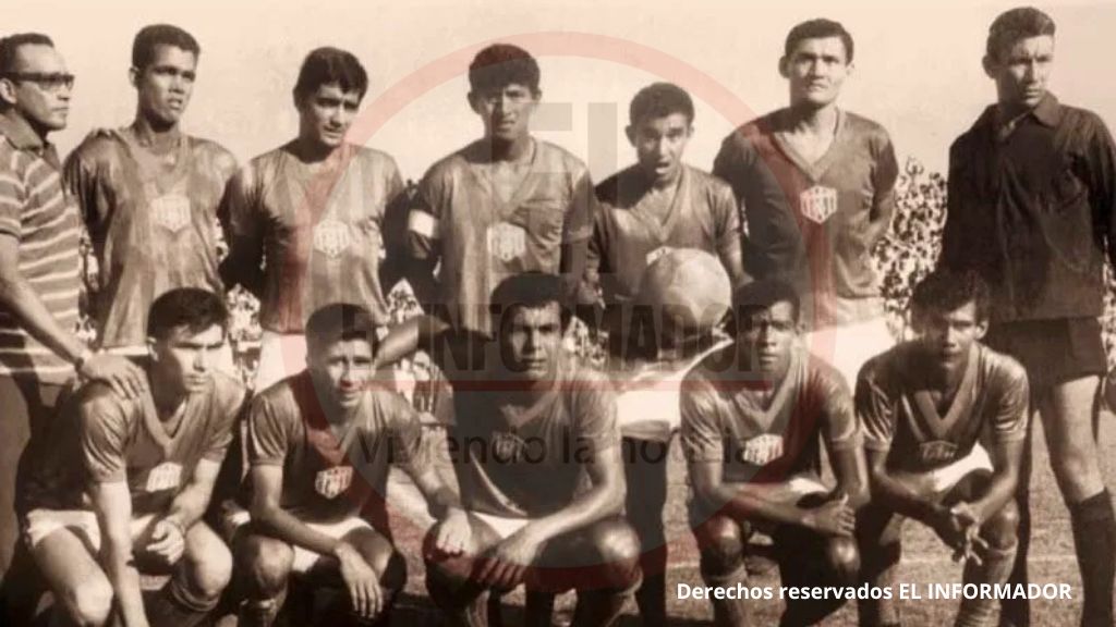 Nómina del Unión Magdalena 1968. Atrás, de izquierda a derecha: Silvio Lizcano, (kinesiologo), Aurelio Palacios, Líder Toledo( Paraguayo), Pedro Vásquez Rossete, Pablo Emilio Hugueth, Obdulio Torres (Paraguayo), Justo Ramón Sayas (Paraguayo). Agachados: Ramón Rodriguez (Paraguayo), José Quiñonez( Paraguayo) Eugenio Samaniego (Paraguayo), Manuel Manjarrés Jiménez y  Raúl Peñaranda.