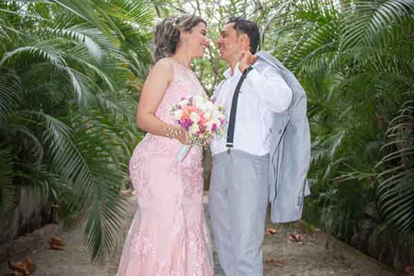 Los novios Jhonbreiker Castañeda y Yomaira Herrera