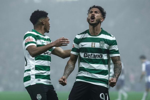 El jugador del Sporting Luis Suarez celebra el 1-1 durante el partido de la Liga Portuguesa que han jugado Porto y Sporting. Foto: Redes Sociales SportingCP