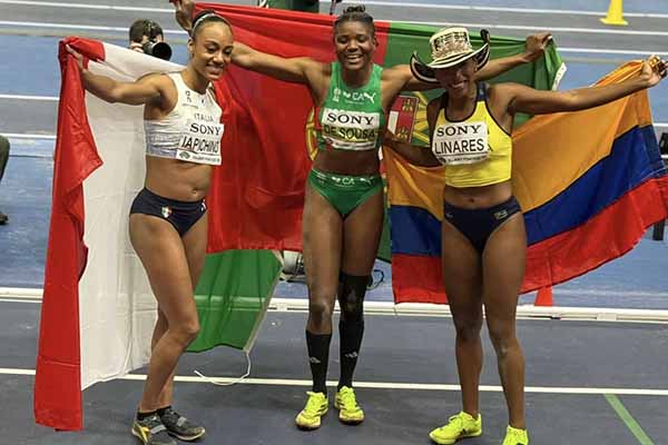 Natalia Linares, en el podio de los vencedores del Campeonato Mundial. Foto Unimagdalena